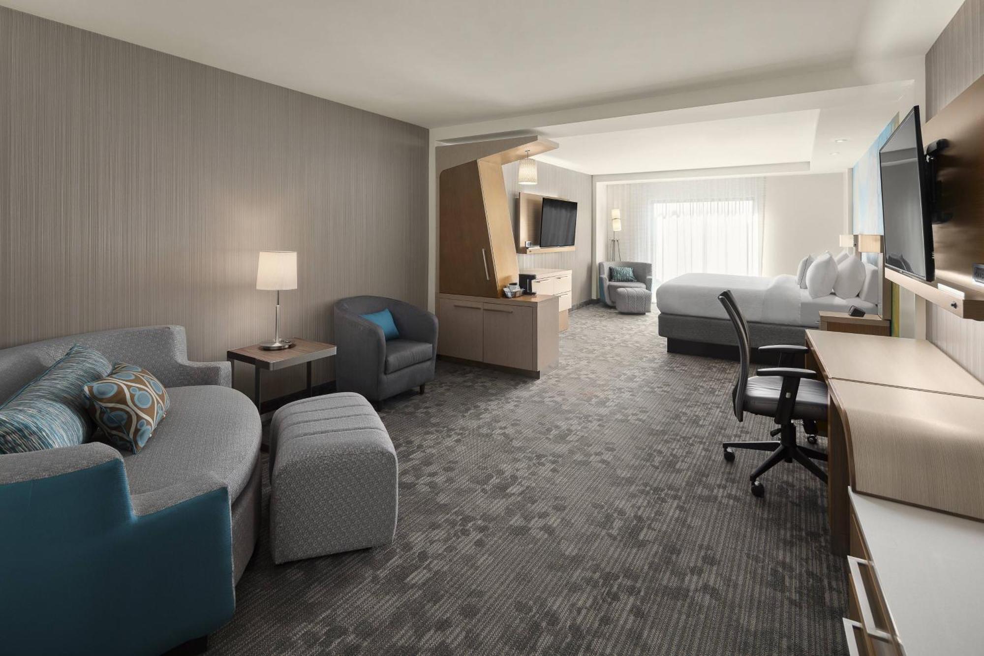Courtyard By Marriott Northgate Seattle